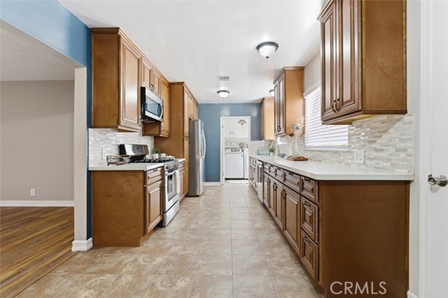 Detail Gallery Image 10 of 32 For 15944 Gledhill St, North Hills,  CA 91343 - 5 Beds | 2/1 Baths