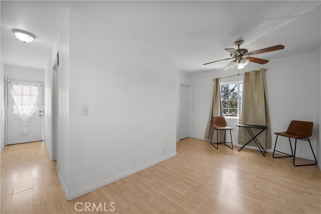 178 E 49th Street, Los Angeles CA: https://media.crmls.org/medias/f1fcde18-5b4e-456d-adbb-1cc858d807cd.jpg