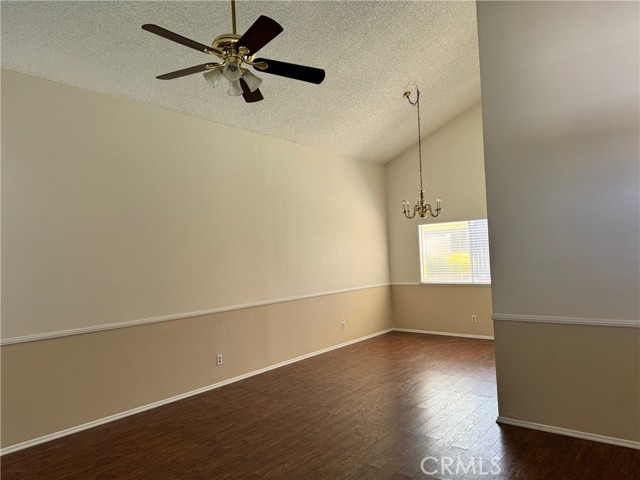 Detail Gallery Image 4 of 26 For 28006 Nantucket St, Castaic,  CA 91384 - 3 Beds | 2/1 Baths