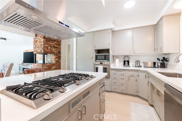 Detail Gallery Image 13 of 50 For 705 E Foothill Blvd, Glendora,  CA 91741 - 4 Beds | 2 Baths