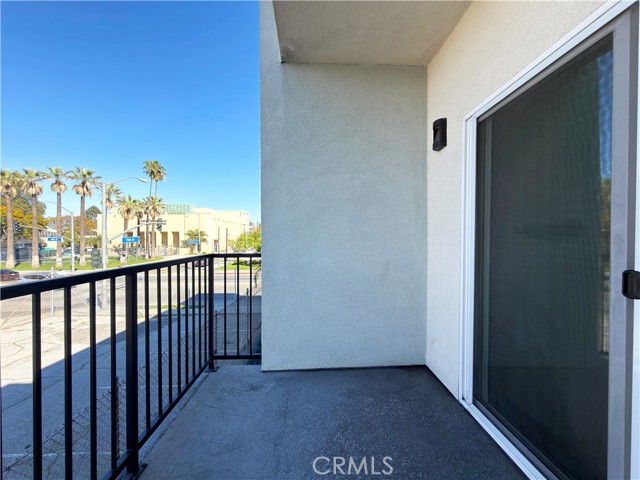 Detail Gallery Image 5 of 17 For 1491 Atlantic Ave, Long Beach,  CA 90813 - 2 Beds | 2 Baths