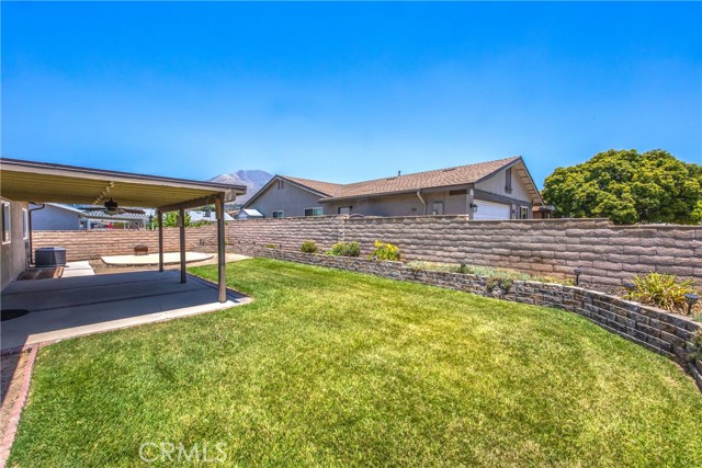 7571 Willow Way, Highland CA: https://media.crmls.org/medias/f1ff0297-de93-4106-a276-2b13cd818cc4.jpg
