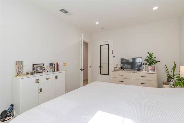 Detail Gallery Image 18 of 34 For 6659 Shirley Ave, Reseda,  CA 91335 - 3 Beds | 2 Baths