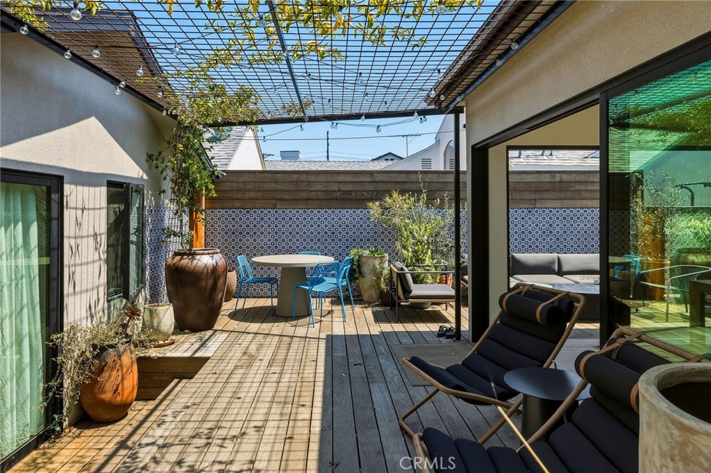 https://media.crmls.org/medias/f2009e65-0679-4bfa-8aa8-48935050aa64.jpg?preset=X-Large