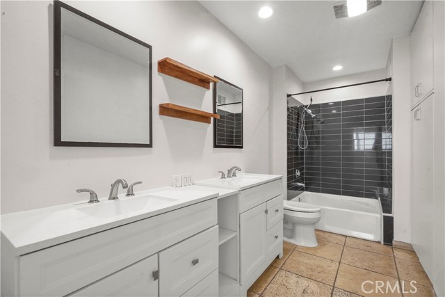 11970 Montana Avenue, Brentwood CA: https://media.crmls.org/medias/f2017009-febb-400e-b777-b1177d00af4d.jpg