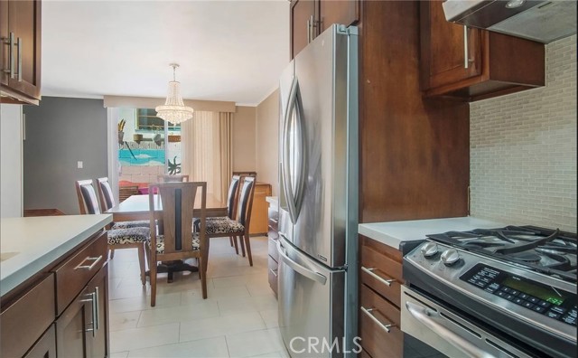 Detail Gallery Image 11 of 20 For 3121 Colorado Ave, Santa Monica,  CA 90404 - 3 Beds | 2/1 Baths