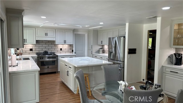 1931 N Redding Way, Upland CA: https://media.crmls.org/medias/f203c830-7c58-46e0-9872-cd656610cedc.jpg