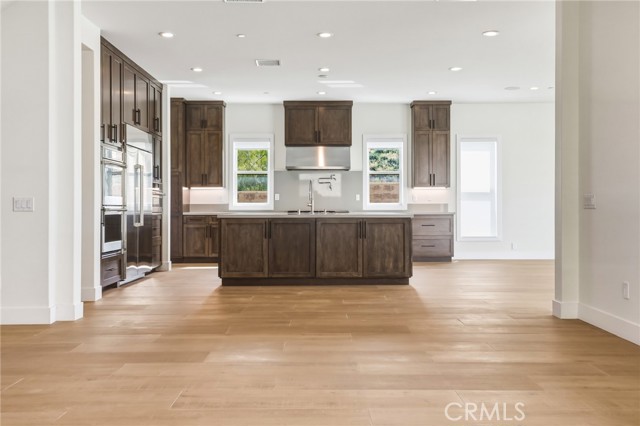 Detail Gallery Image 5 of 38 For 10542 Wood Briar Ct, Chatsworth,  CA 91311 - 5 Beds | 5/1 Baths