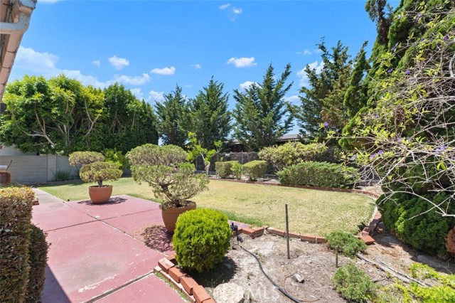 5391 Glenstone Drive, Huntington Beach CA: https://media.crmls.org/medias/f20521c1-0f98-456b-a2b3-6dadf6cb4e44.jpg