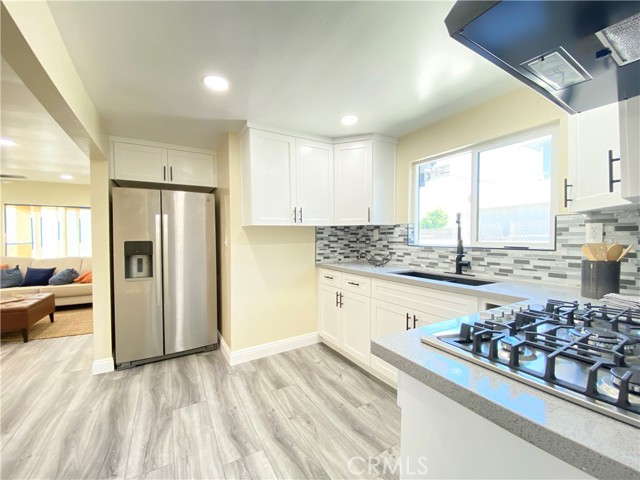 Detail Gallery Image 8 of 22 For 3814 S Normandie Ave, Los Angeles,  CA 90037 - 3 Beds | 2 Baths
