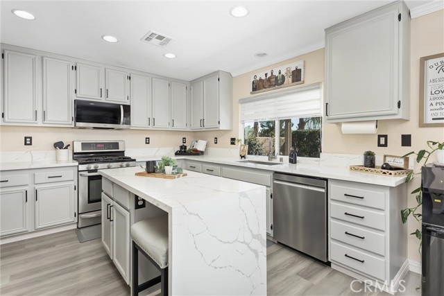 Detail Gallery Image 6 of 32 For 2601 W Meyers Rd, San Bernardino,  CA 92407 - 5 Beds | 3 Baths