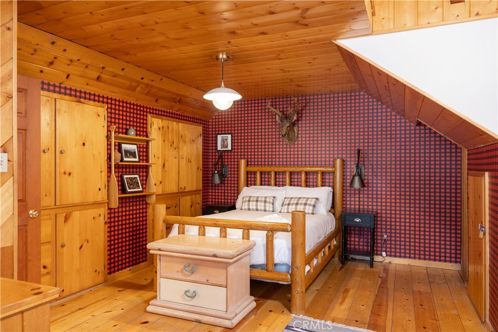 https://media.crmls.org/medias/f2075dc8-0179-490a-b683-6614ef751431.jpg?preset=X-Large