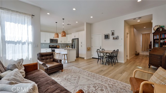 Detail Gallery Image 6 of 49 For 4173 Horvath St #105,  Corona,  CA 92883 - 3 Beds | 2/1 Baths