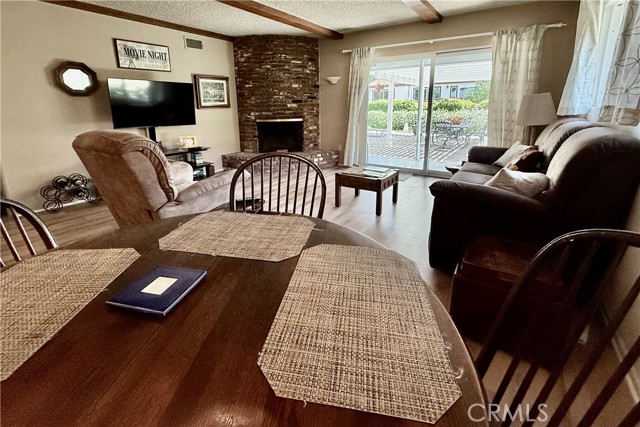 Detail Gallery Image 6 of 24 For 22216 Del Valle St, Woodland Hills,  CA 91364 - 3 Beds | 2/1 Baths