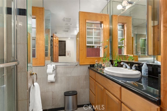 Detail Gallery Image 6 of 35 For 1024 18th St, Santa Monica,  CA 90403 - – Beds | – Baths
