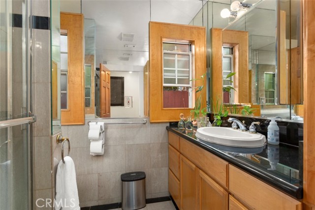 Detail Gallery Image 6 of 35 For 1024 18th St, Santa Monica,  CA 90403 - – Beds | – Baths