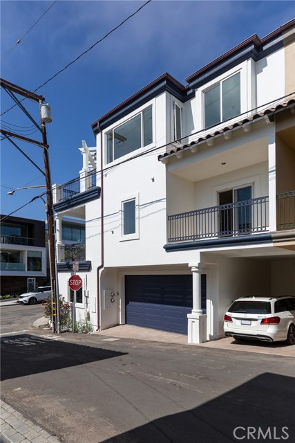 216 1st Street, Manhattan Beach, California 90266, 3 Bedrooms Bedrooms, ,4 BathroomsBathrooms,Residential,Sold,1st,SB21166941