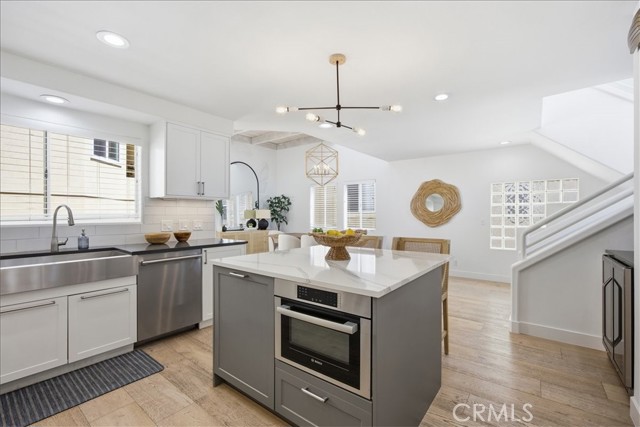 608 Palm Drive, Hermosa Beach, California 90254, 2 Bedrooms Bedrooms, ,2 BathroomsBathrooms,Residential,For Sale,Palm,SB26088243