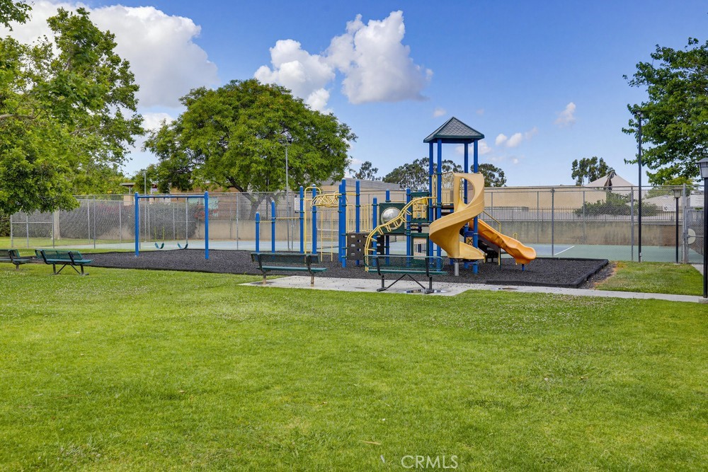 https://media.crmls.org/medias/f20a5813-b776-4c49-85d4-a27802acd667.jpg?preset=X-Large