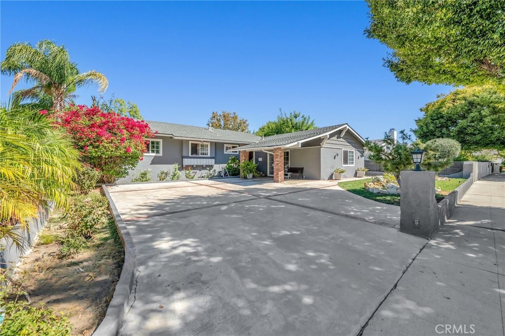 5844 Oso Ave, Woodland Hills, CA 91367