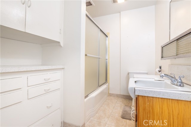 Detail Gallery Image 16 of 24 For 6909 Peach Ave, Van Nuys,  CA 91406 - 4 Beds | 2 Baths