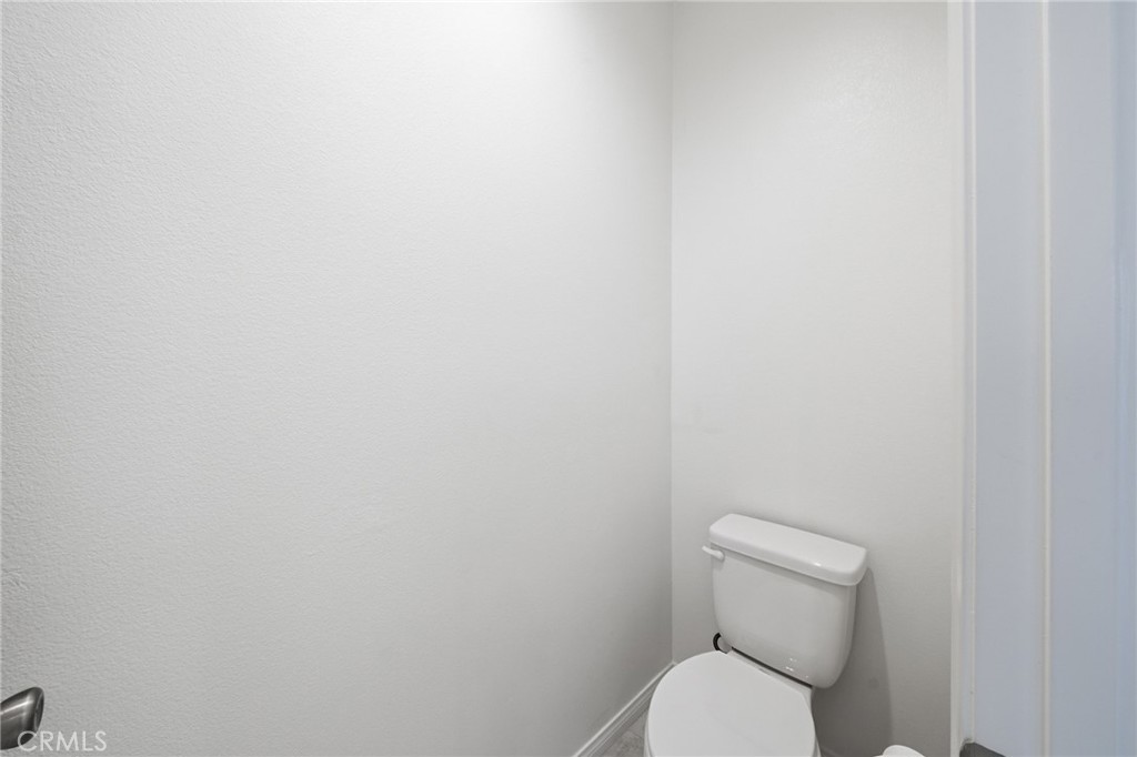 https://media.crmls.org/medias/f20d82ba-8282-407a-96dc-295eab1a8e70.jpg?preset=X-Large