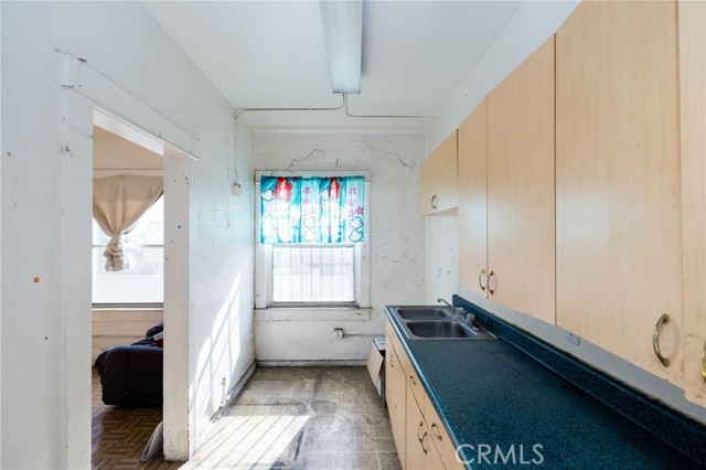 Image 10 of 19 For 694 Burlington Avenue