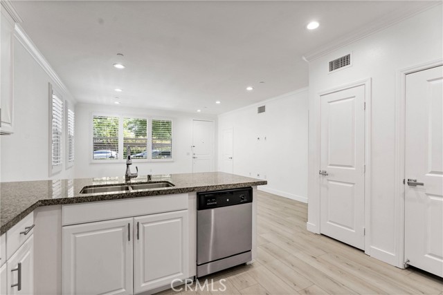 Detail Gallery Image 9 of 30 For 116 Rose Arch, Irvine,  CA 92620 - 2 Beds | 2 Baths