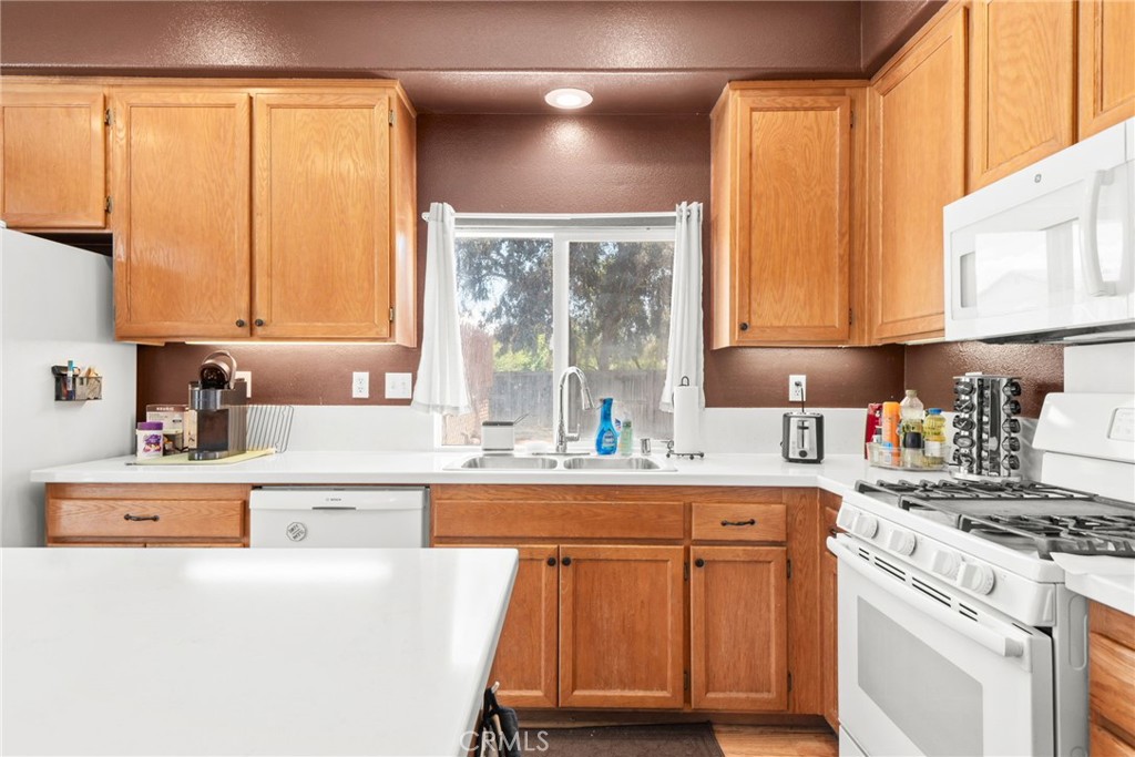 https://media.crmls.org/medias/f20fc0d6-30bb-4420-ab65-a4cb3bcbcd9f.jpg?preset=X-Large