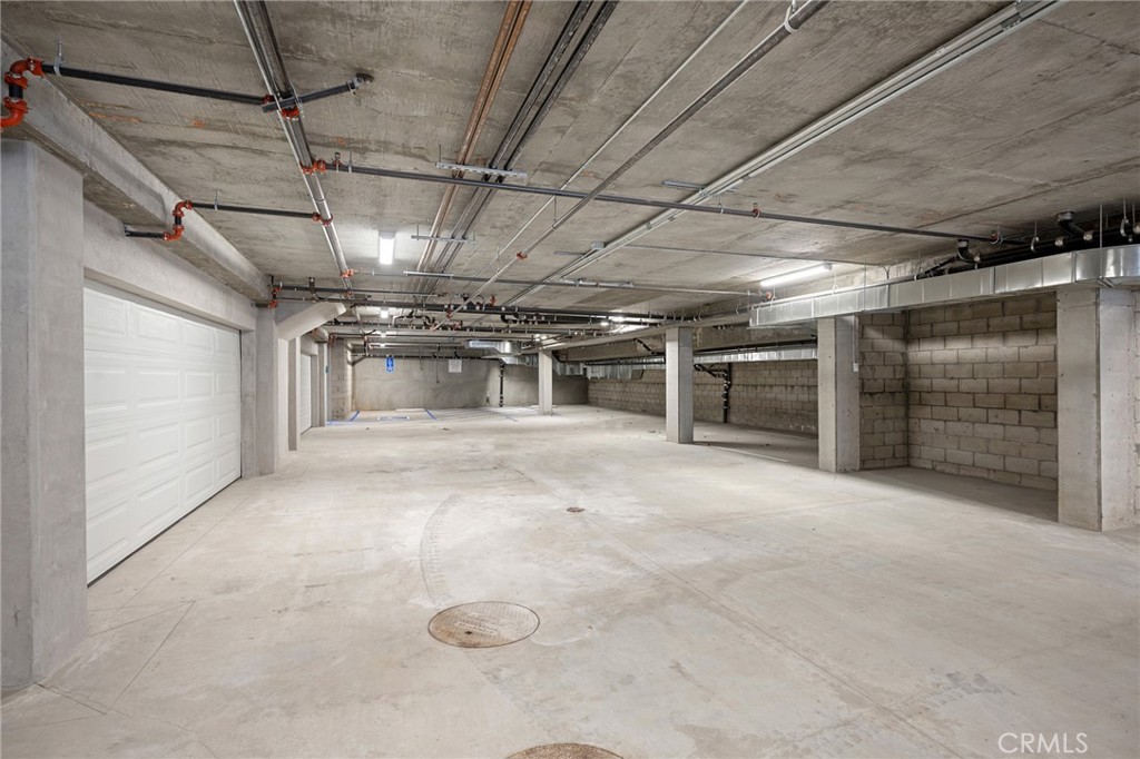 https://media.crmls.org/medias/f210d929-f00b-496d-9223-b4c525876bd2.jpg?preset=X-Large