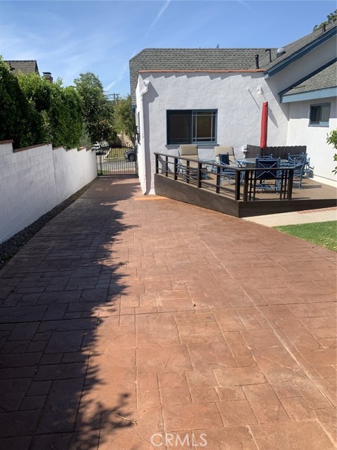 Detail Gallery Image 4 of 44 For 1718 Cleveland Rd, Glendale,  CA 91202 - 3 Beds | 3 Baths