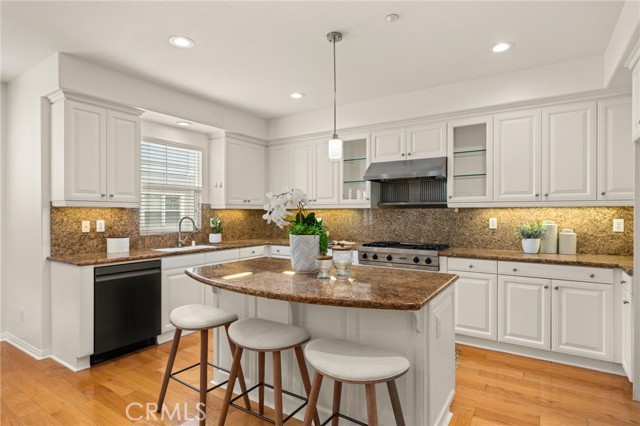 6281 Pacific Pointe Drive, Huntington Beach CA: https://media.crmls.org/medias/f211667f-52eb-4299-803a-2e470c68e579.jpg