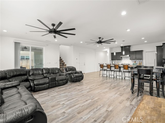 Detail Gallery Image 8 of 36 For 4080 San Jose, Clovis,  CA 93619 - 3 Beds | 3 Baths