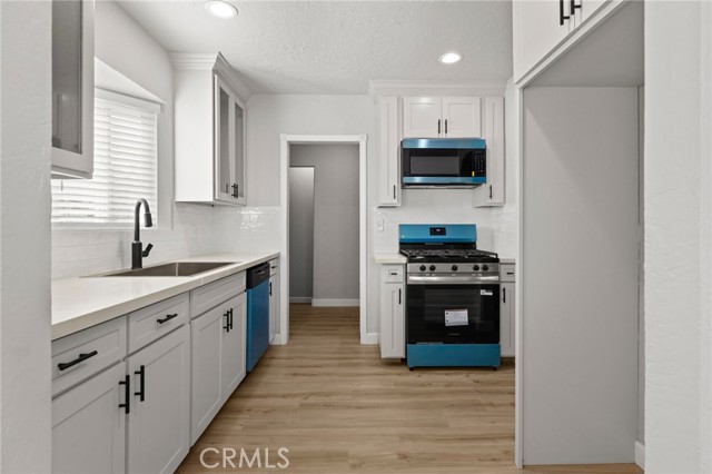 211 E Grangeville Boulevard, Hanford CA: https://media.crmls.org/medias/f211d8d5-945d-4aea-9564-45a098569483.jpg