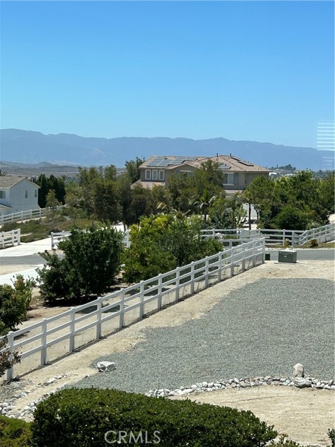 17426 Fairbreeze Court, Riverside CA: https://media.crmls.org/medias/f211f680-3823-4d5d-8c66-9f596771ec10.jpg