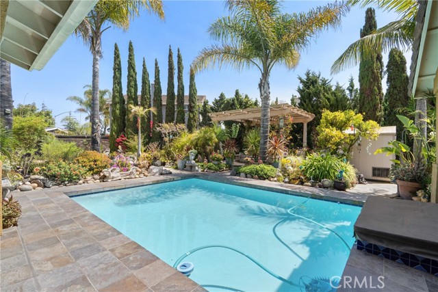 Detail Gallery Image 3 of 59 For 527 San Antonio Dr, Santa Maria,  CA 93455 - 4 Beds | 3 Baths