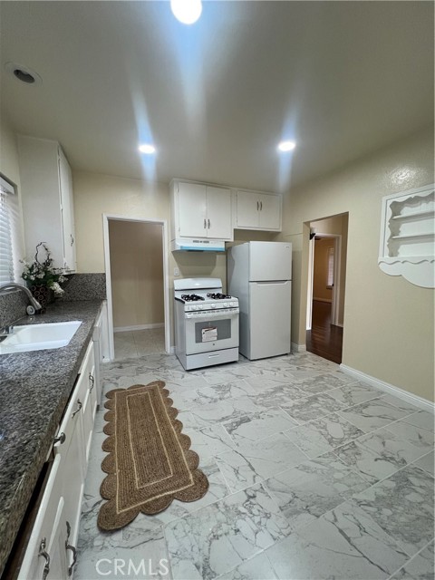 Detail Gallery Image 17 of 38 For 1933 S Corning St, Los Angeles,  CA 90034 - 2 Beds | 1 Baths