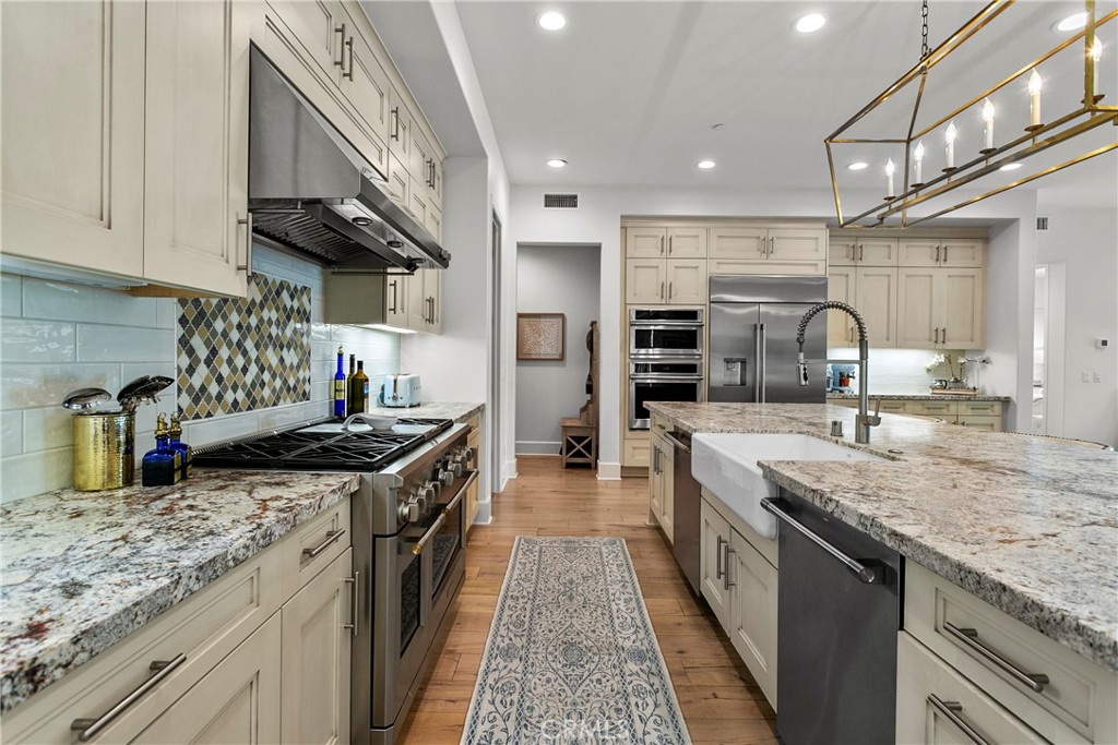 F2141215 8260 4754 B2a2 25a01f439c0a