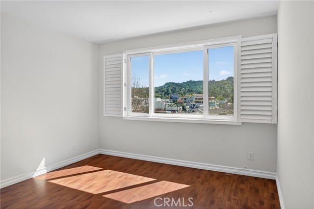 Detail Gallery Image 8 of 36 For 4441 Woodman Ave #304,  Sherman Oaks,  CA 91423 - 1 Beds | 1 Baths