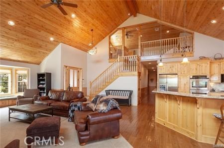 1186 Alameda Ct, Big Bear CA: https://media.crmls.org/medias/f2146e72-bf77-4a60-a99a-b0b9bc473333.jpg