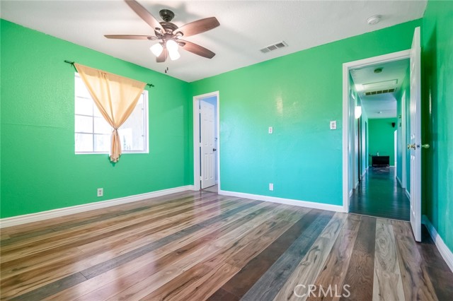 361 N B Street, Tulare CA: https://media.crmls.org/medias/f215d79c-316d-4cc5-853d-d044a22a1d57.jpg