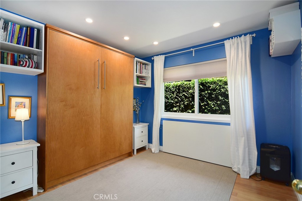 https://media.crmls.org/medias/f2162178-3e15-4890-ab23-157ab0237b59.jpg?preset=X-Large