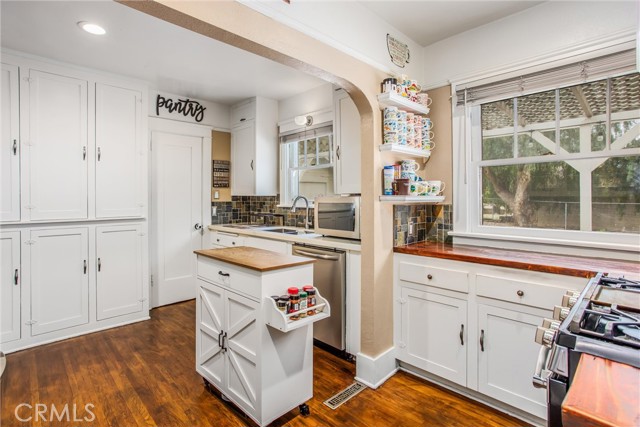 391 W Gilman Street, Banning CA: https://media.crmls.org/medias/f2168206-3519-4667-83d0-97e2224c0934.jpg