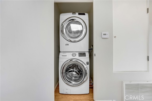 3907 De Longpre Avenue, Los Angeles CA: https://media.crmls.org/medias/f216c392-e4e3-4d49-a30a-c699cd9f992b.jpg