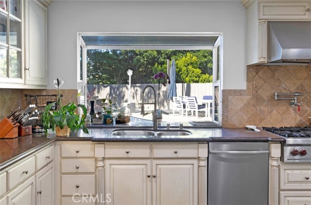 Detail Gallery Image 13 of 39 For 3085 Globe Ave, Thousand Oaks,  CA 91360 - 3 Beds | 2/1 Baths