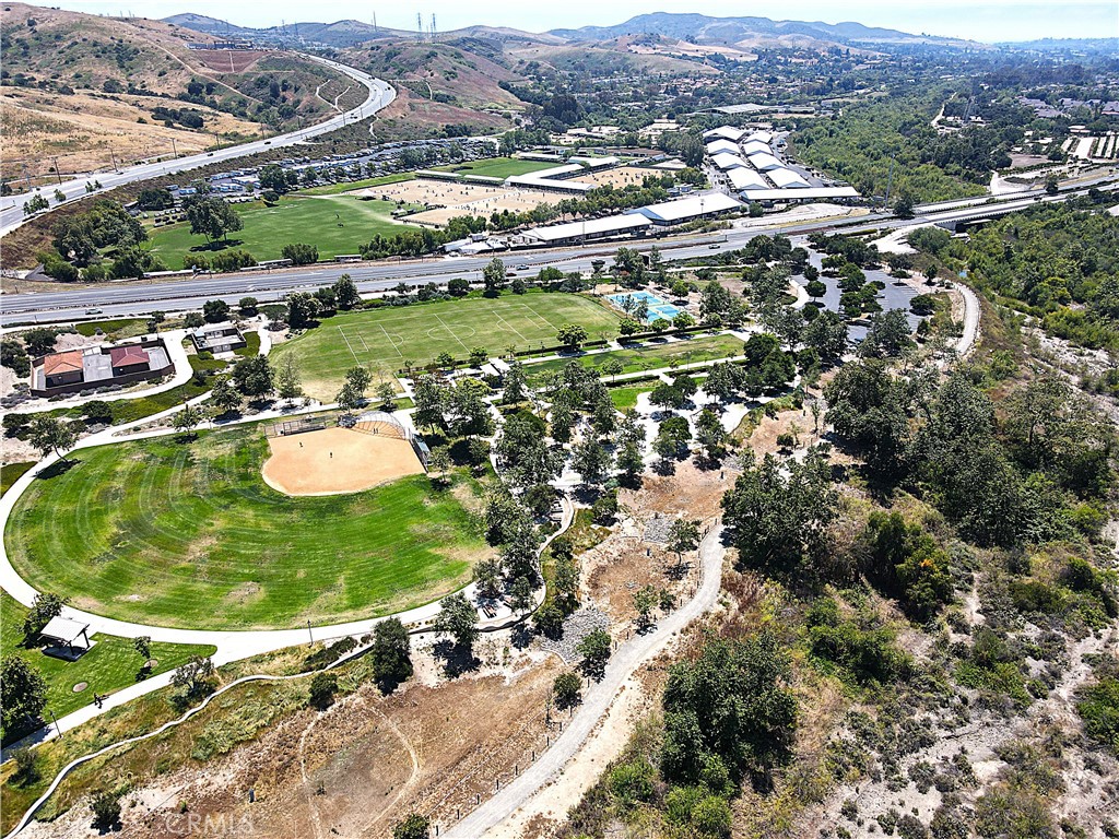 https://media.crmls.org/medias/f218076b-f078-40f2-9ff7-b58ad51cfffa.jpg?preset=X-Large
