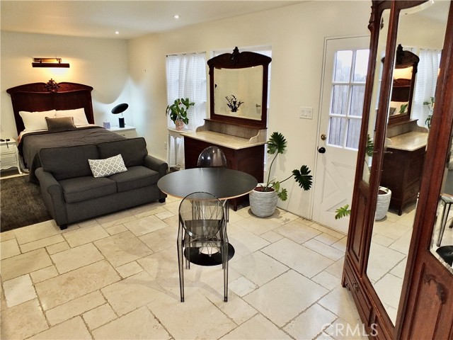 Detail Gallery Image 39 of 71 For 89 Rivo Alto Canal, Long Beach,  CA 90803 - 5 Beds | 3/1 Baths