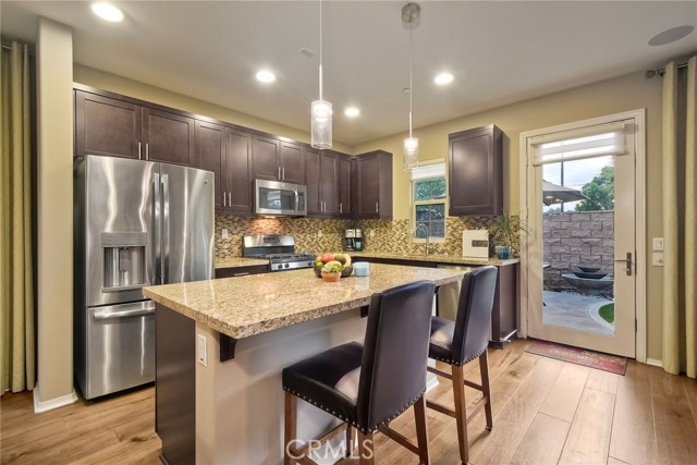 Detail Gallery Image 3 of 43 For 2076 Blue Oak Ln, Vista,  CA 92084 - 3 Beds | 2/1 Baths