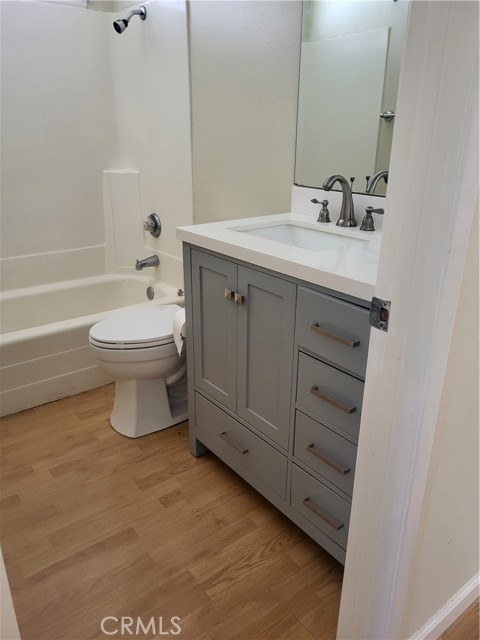 Detail Gallery Image 3 of 41 For 5 Bright Hollow, Irvine,  CA 92618 - 2 Beds | 2 Baths