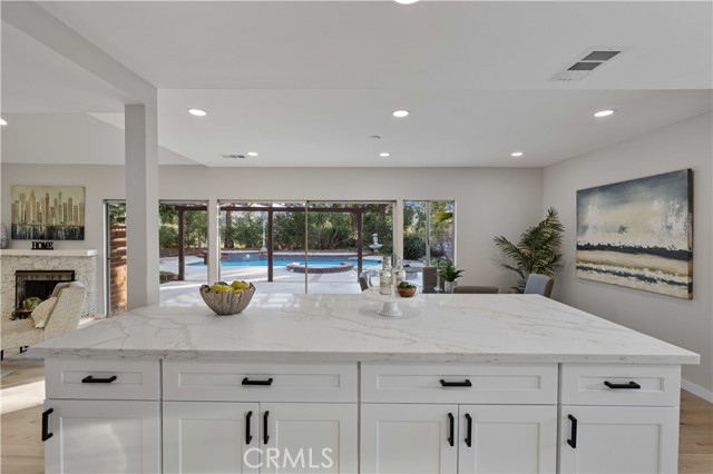 Detail Gallery Image 15 of 49 For 18838 Cabral, Canyon Country,  CA 91351 - 4 Beds | 3 Baths